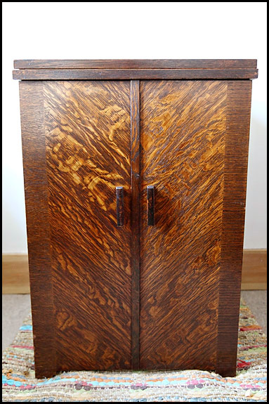 Picture of Singer Enclosed Cabinet #51